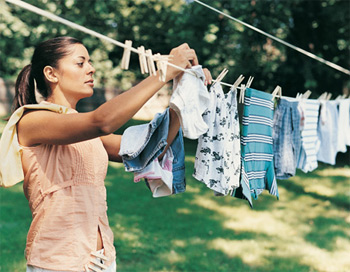 Cách giặt quần áo luôn mới và không phai màu