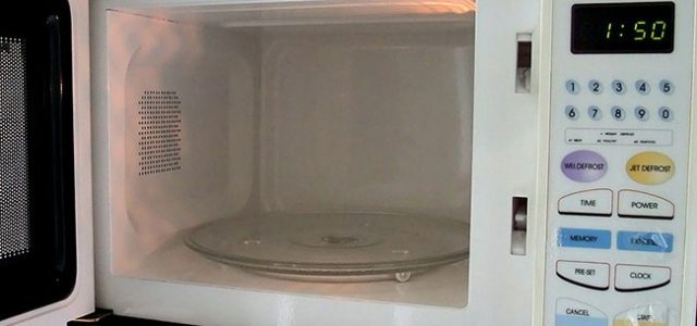 Sử dụng lò vi sóng sai cách gây hại sức khỏe