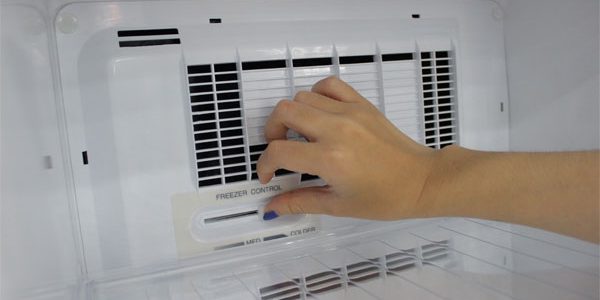 sua-tu-lanh-electrolux-khong-dong-da